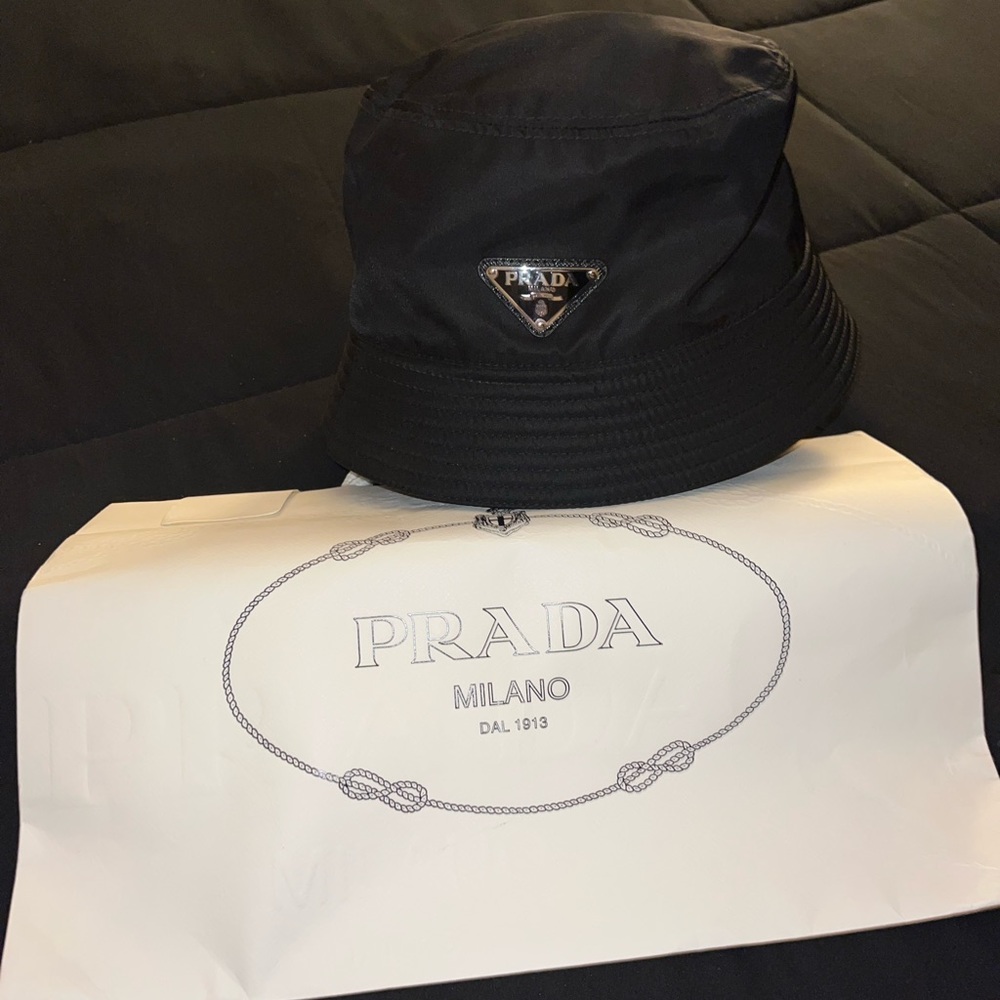 PRADA BUCKET HAT